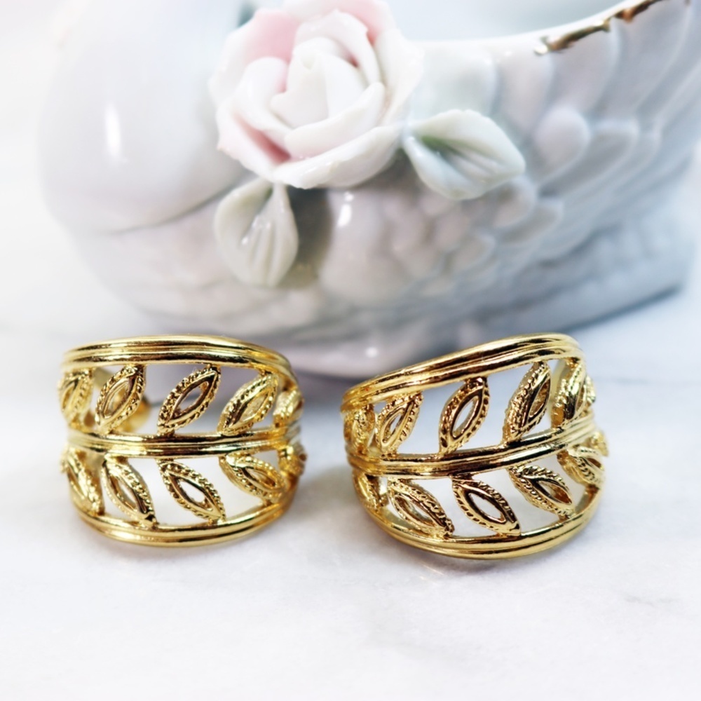Vintage Trifari Gold Crescent Hoop Leaf Earrings - Picture 9 of 16